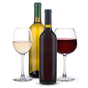 眼镜与红色和白色的葡萄酒和酒瓶在白色背景