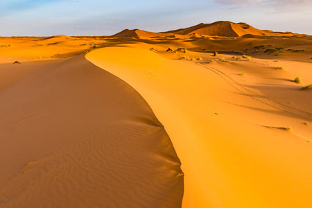美丽的风景沙丘埃格切比, 撒哈拉沙漠, 梅尔祖加, 摩洛哥