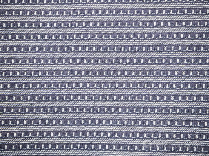 材料的编织纹理。 亚麻天然背部和白色织物方形图案接近。 丝绸图案。 棉纱或白纱。 抽象的纹理。 蓝色和白色元素的复古背景