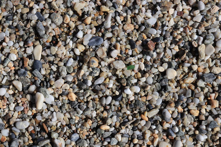 海滩石头表面。 海卵石质地。 海洋矿物美和谐。