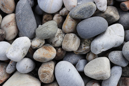 海洋矿物美和谐。 海卵石鹅卵石质地。 海滩石头表面。