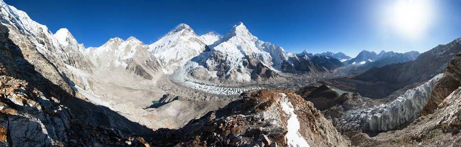 从普莫里大本营到珠穆朗玛峰大本营尼泊尔喜马拉雅山的美丽景色