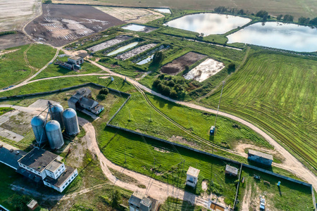 大型养猪场.晚间拍摄照片