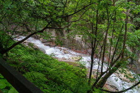 壮观的景色瀑布杜达德,一个奇妙的瀑布,位于1233米,高20米,位于勃朗峰