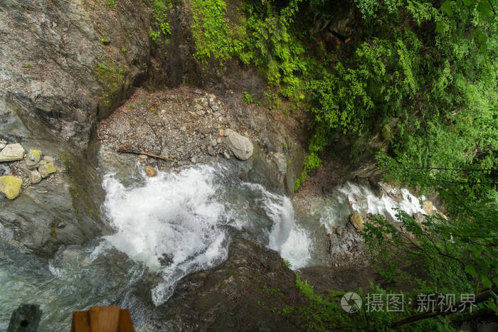 壮观的景色瀑布杜达德一个奇妙的瀑布位于1233米高20米位于勃朗峰下