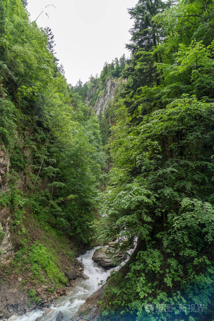 壮观的景色瀑布杜达德一个奇妙的瀑布位于1233米高20米位于勃朗峰下