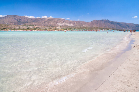 埃拉丰尼西海滩与水晶清澈的水泻湖在克里特岛西南希腊欧洲。