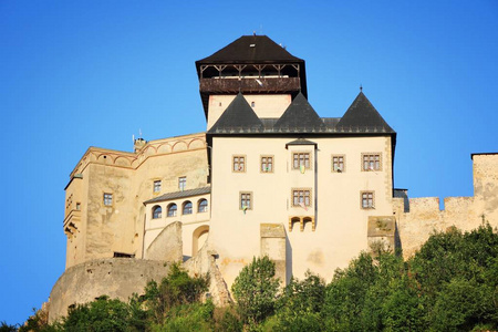 普瓦齐地区斯洛伐克特伦钦的城堡。 在山上的中世纪堡垒。