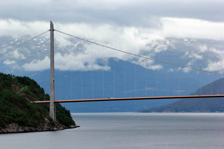 哈丹格桥是挪威最长的悬索桥。