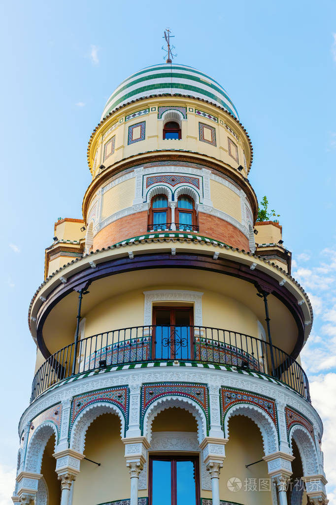 西班牙塞维利亚老城历史建筑的正面