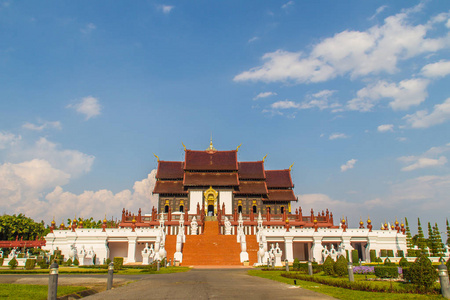 美丽的建筑何汗光，兰纳风格建筑的皇家展馆在皇家植物国际园艺博览会拉查普鲁克在。