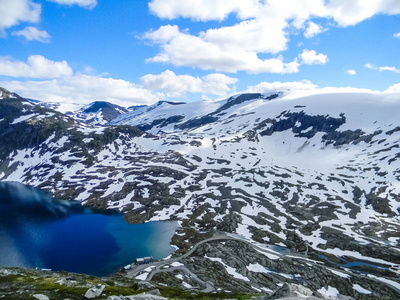 达尔斯尼巴雪山和挪威冰川湖