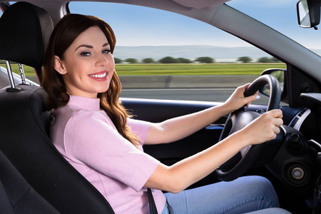 带拉出手柄的旅行手提箱白色背景, 侧面视图侧面的旅行袋图标, 平面