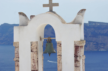 希腊教堂钟楼上的十字架
