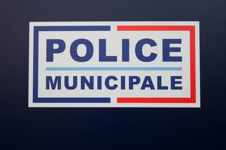在法国，市政警察指的是法国城镇和城市的地方警察的标志