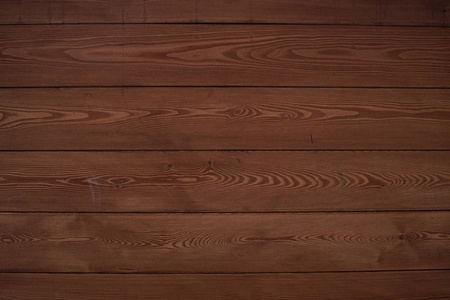 一堵彩色的木头墙,有很多复制空间. 木制栅栏和蓝天.