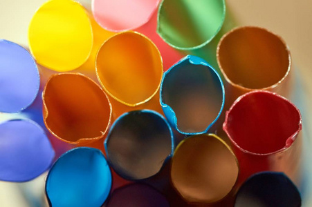 停止使用不同颜色的塑料吸管