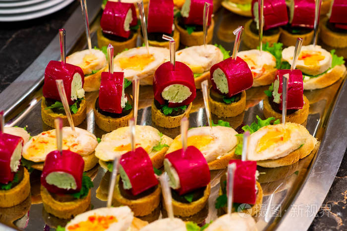 餐桌自助餐上的冷食