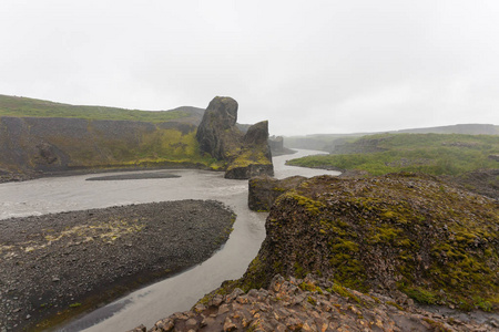 冰岛景观。 在冰岛下雨天的jokulsargljufur国家公园