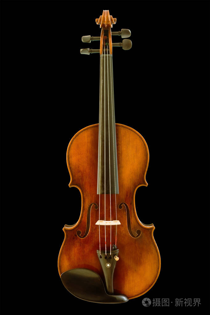 老式小提琴的正面视图隔离在黑色背景裁剪路径上