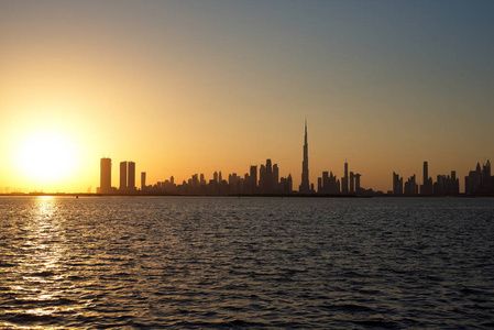 迪拜Slyline从迪拜溪港到迪拜运河市中心和商务湾阿拉伯联合酋长国