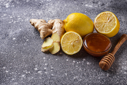 柠檬, 生姜和蜂蜜。自然咳嗽和流感治疗