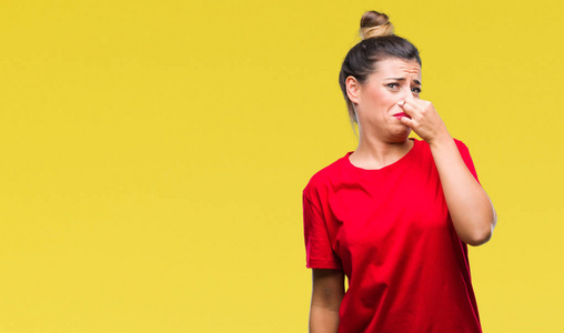 用手指在鼻子上屏住呼吸