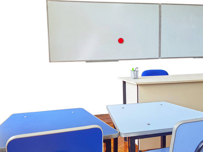 教师课桌和白板