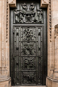 圣特威斯大教堂的西面建于14世纪。前门装饰, 布拉格, 捷克共和国