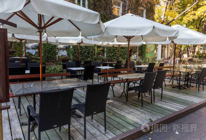 室内咖啡厅,室外吸烟场所.