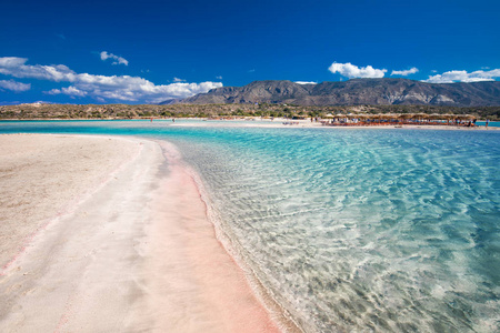 埃拉丰尼西海滩在克里特岛与蔚蓝清澈的水希腊欧洲。 克里特岛是希腊最大人口最多的岛屿。