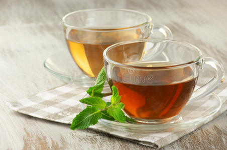 红茶和绿茶照片