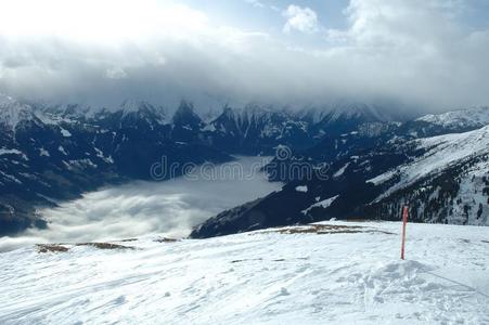 冬天阿尔卑斯山的齐勒塔尔山谷