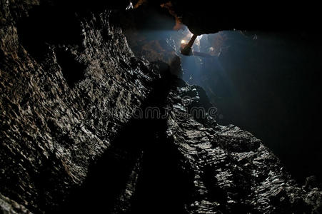 洞穴探险者图片