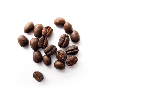 咖啡豆分离在白色背景上。