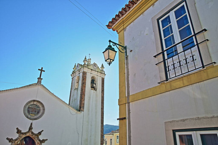 马特里兹教堂，前景是葡萄牙莫奇克阿尔加维