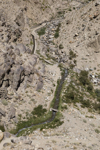 靠近vrang的侧谷与塔吉克斯坦的帕米尔山脉