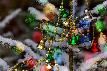 花环装饰圣诞树
