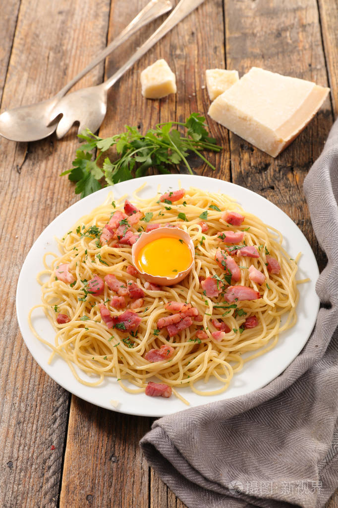 意大利面条鸡蛋培根和奶酪