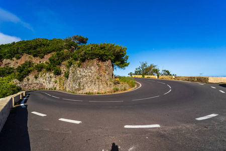 特内里费北部山区的道路发夹转弯。 加那利群岛。 西班牙。