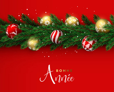 法语新年快乐卡。 现实的松树花环与黄金和红色圣诞装饰球豪华假日邀请或季节问候。