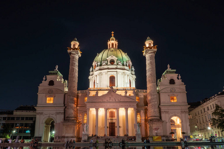 s Karlskirche on Karlsplatz at night.