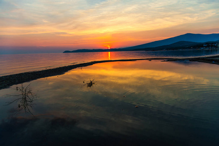 令人惊叹的海上日落