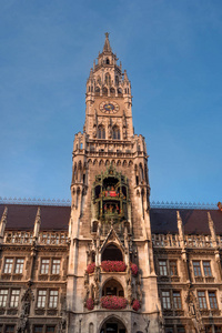 钟响和德国慕尼黑新市政厅的塔楼