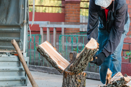 炉子用的木柴.照片