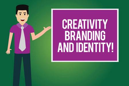 手写文本创意品牌和身份。概念意义营销广告设计策略人与领带站立谈话呈现空白颜色广场板的相片