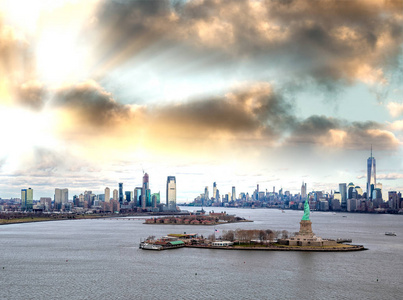 从直升机上俯瞰球衣城和曼哈顿市中心。