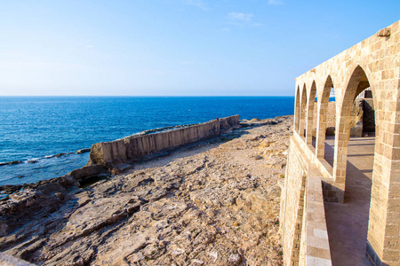 为保护黎巴嫩巴图鲁的潮汐波而建造的古代腓尼基墙