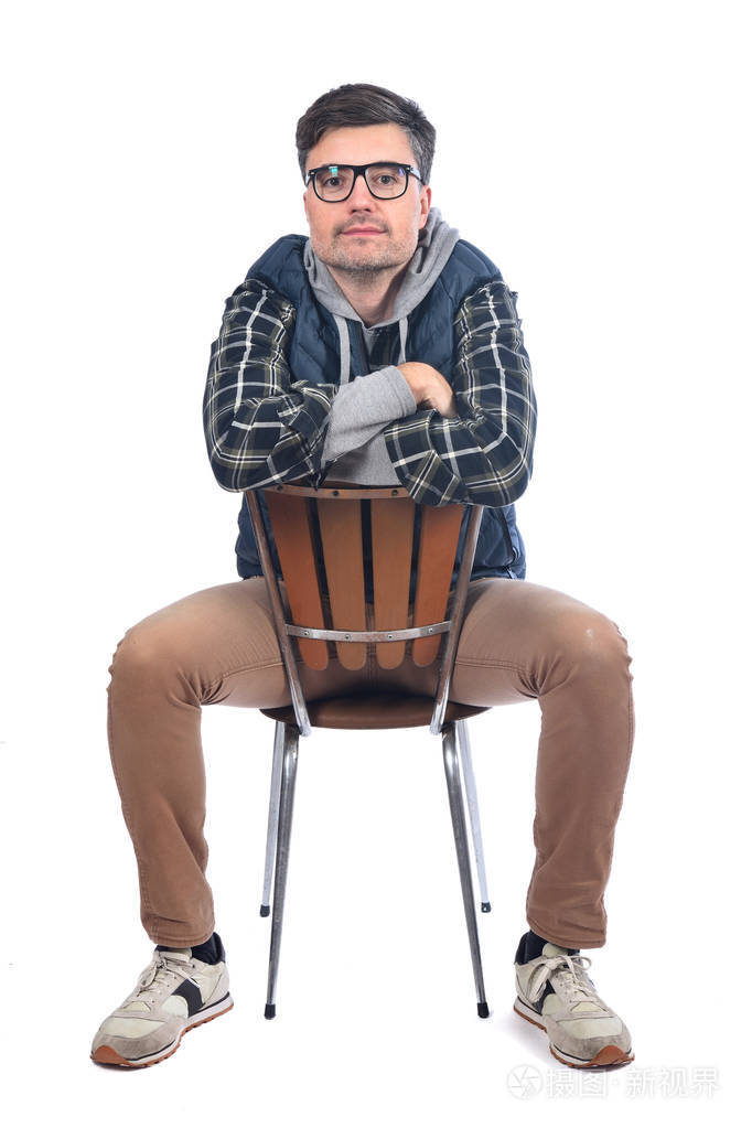 坐在椅子上的人的肖像