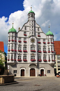 罗瑟斯梅明根是德国拜仁的一个城市，有许多历史景点